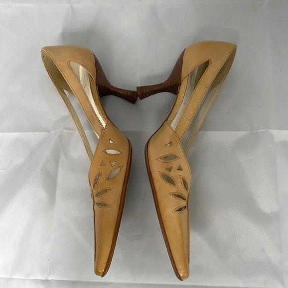 ANDREA COLLECTION Pointed Toe  Kitten Heel Pumps Nude Tan Leather Cut Outs 6.5 - Picture 4 of 12